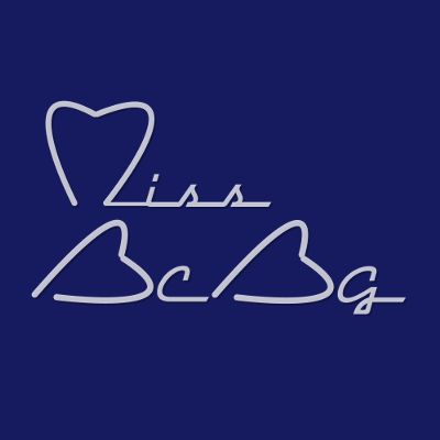 Miss BCBG Dark Blue Square, par Xavier E. G. Dierick